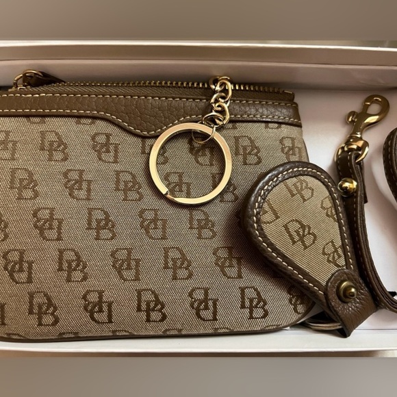 NIB Dooney and Bourke set, brown leather + canvas keychain and wristlet. Logo - Picture 7 of 9